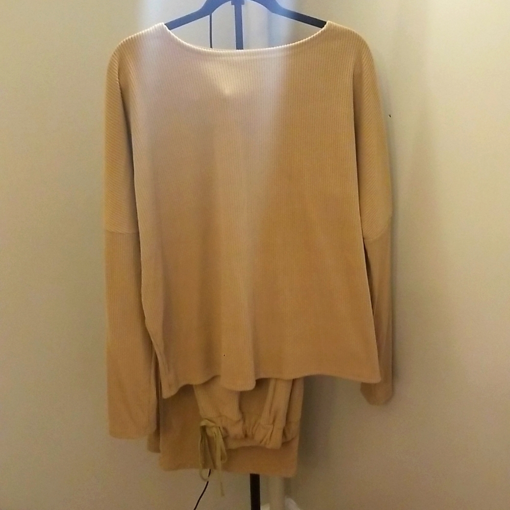 Women's Oversized Wide Leg Lounge Set Size Large in Tan NWOT